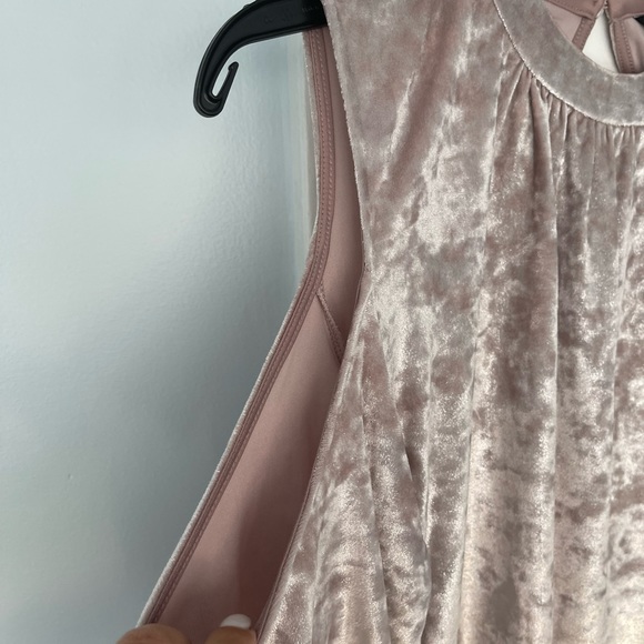 Express Crushed Velvet Cold Shoulder Dress - Picture 5 of 9